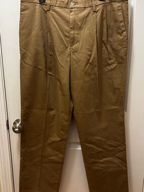 Dockers Men’s Signature Iron Free Khaki Classic Fit Pleated 36”x32”